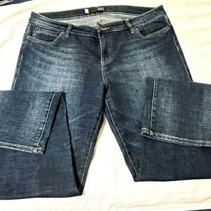 Kut From The Kloth Catherine Boyfriend jean. Size 14